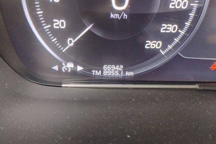 Used Volvo XC90 2022 B6 Zhiyi Luxury Edition 7-Seater Odometer Close Up