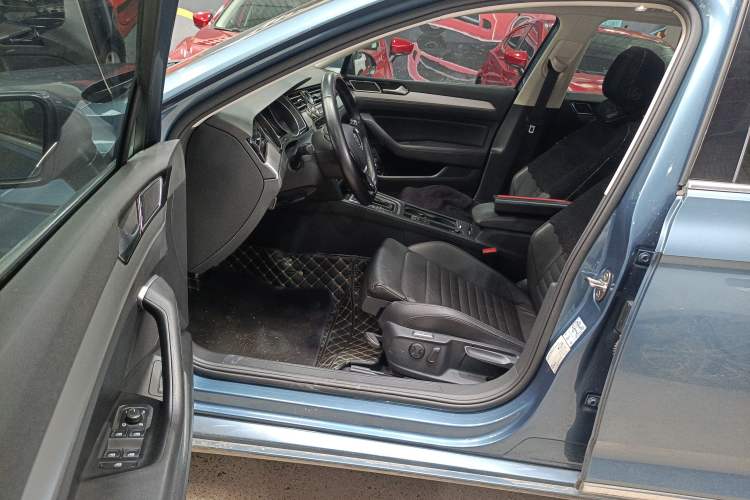 Used Volkswagen Variant 2018 380TSI Two-Wheel Drive Comfort Edition
