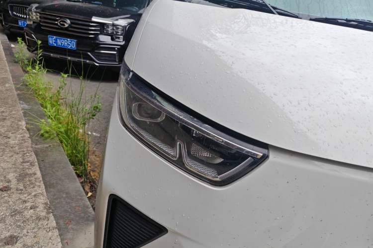 Used Wuling Yangguang 2024 300KM Comfort Version Passenger Van 75kW
