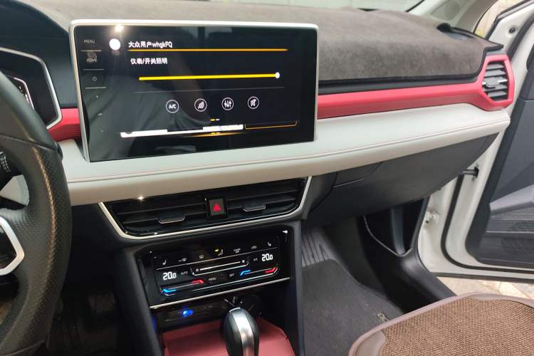 Used Volkswagen Tharu 2023 300TSI Two-Wheel-Drive Moon Luxury Edition Audio And AC Panel