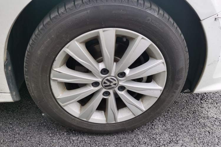 Used Volkswagen Sagitar 2015 1.6L Automatic Comfort Model
