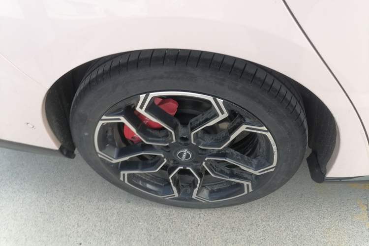 Used Nissan N7 2025 625 Max Exterior 5