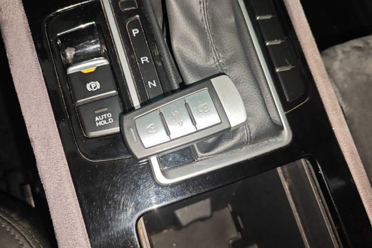 Used Sinotruk VGV U70 2020 1.5T Automatic Smart Luxury 7-Seater