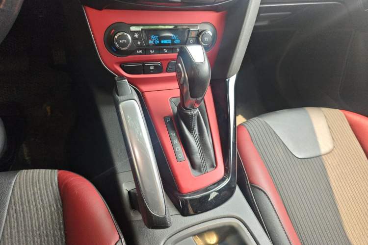 Used Ford Focus 2012 Hatchback 2.0L Automatic Luxury Sport Model Gear Lever