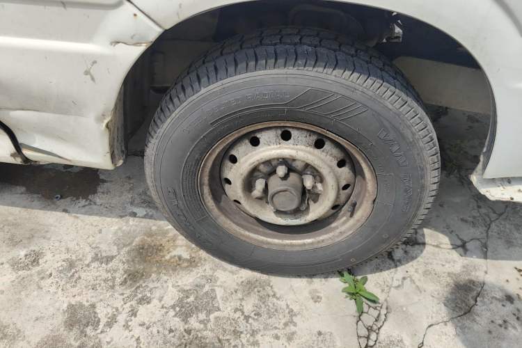Used Jinbei Hiace 2011 2.0L 5th Generation Kuaiyunwang Standard Version 4G19 Right Front Wheel Hub