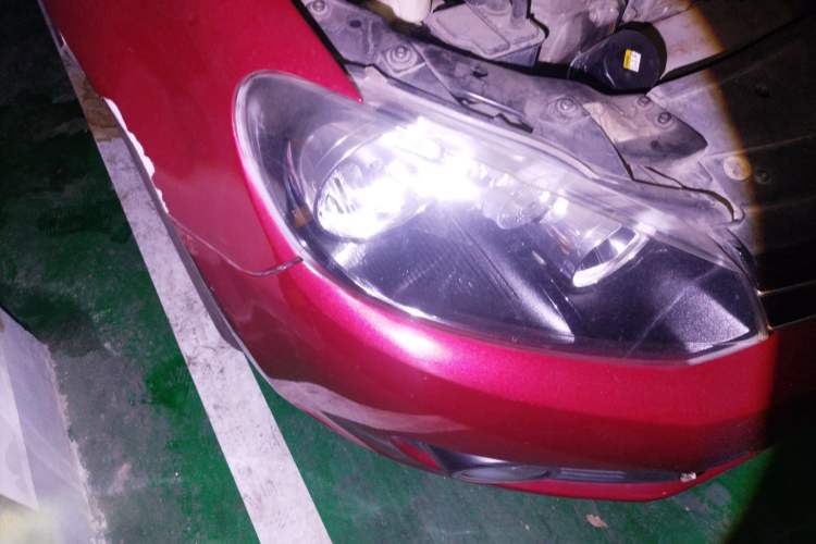 Used Volkswagen Golf 2011 1.6L Automatic Fashion Edition Right Front Headlight