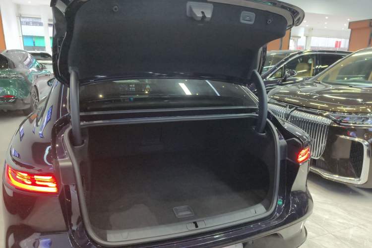 Used VOYAH PASSION 2024 PHEV Four-Wheel Drive Ultra-Long Range Flagship Model Trunk