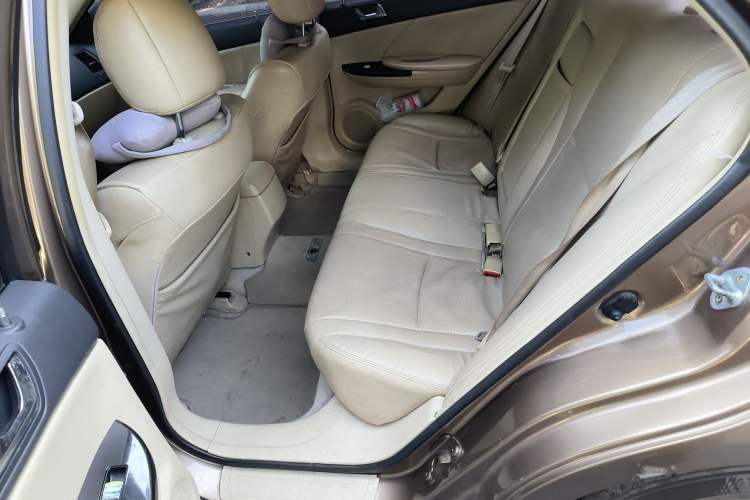 Used BYD G6 2013 2.0L Manual Luxury Version
