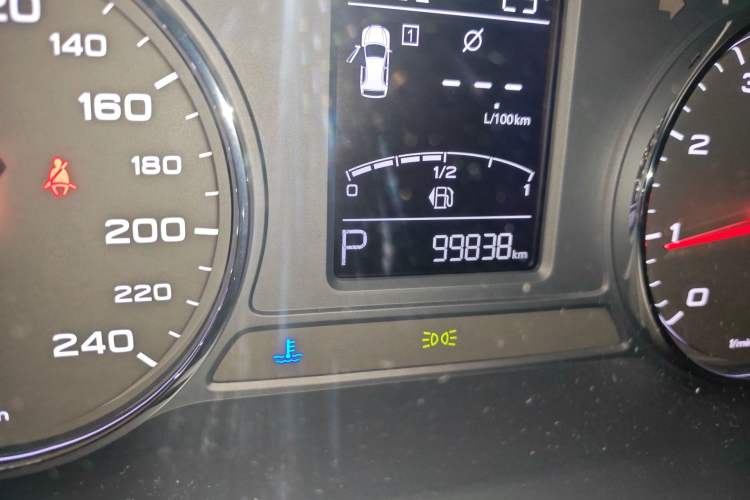 Used Roewe RX5 2016 20T Two-Wheel Drive Automatic Internet Smart Edition
