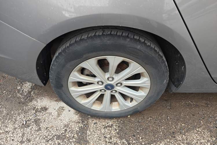 Used Ford Escort 2015 1.5L Automatic Fashion Model
