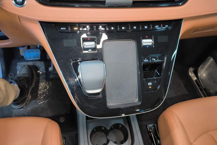 Used Hongqi HQ9 PHEV 2024 2.0T Four-Wheel Drive Business Edition Gear Lever