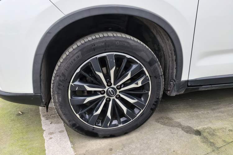 Used GAC Trumpchi GS4 2017 235T Automatic Two-Wheel Drive Luxury Smart Connectivity Version Left Front Wheel Hub