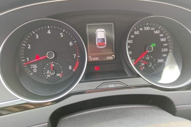 Used Volkswagen Magotan 2017 330TSI DSG Luxury Model Odometer Close Up