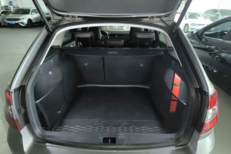 Used Skoda Octavia 2019 TSI280 DSG Flagship Wagon China VI Standard Trunk