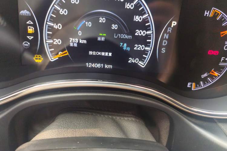 Used Jeep Grand Cherokee 2014 3.0TD Diesel Comfort Navigation Version Odometer Close Up