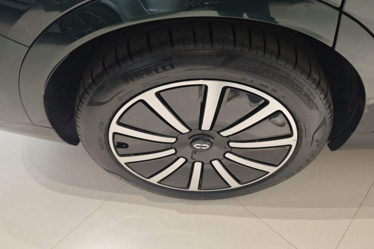 Used Hima AITO M9 2025 Extended-Range Ultra Version 52 kWh 6-Seater Right Rear Wheel Hub