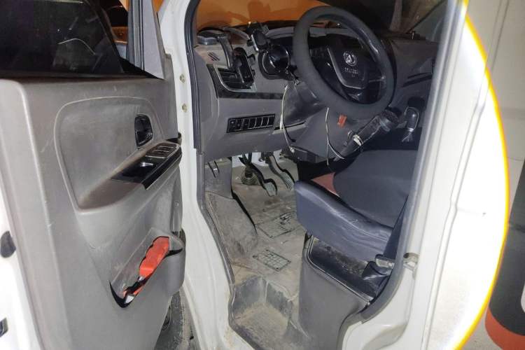 Used Dongfeng Yufeng EM26 2023 Standard Edition 41.472 kWh Henan Lithium Power Driver Seat