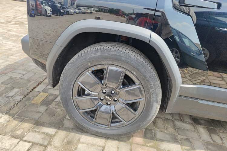 Used Chery Fengyun Fulwin X3 Plus 2025 Model 401 Two-Wheel Drive Smart Leading Edition Right Rear Wheel Hub