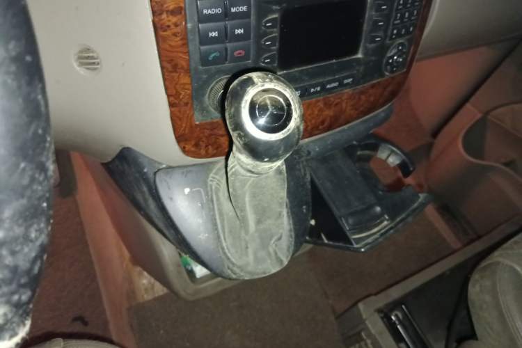 Used Mercedes-Benz Viano 2012 2.5L Hospitality Edition Gear Lever