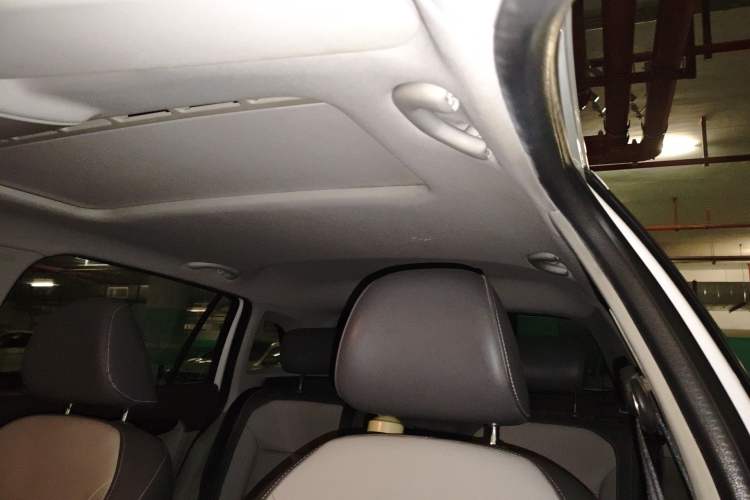 Used Volkswagen Gran Lavida 2013 1.6L Automatic Comfort Model Headliner