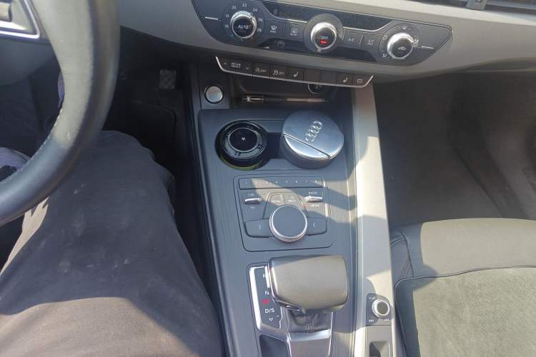 Used Audi A4L 2017 Plus 40 TFSI Ambition Model
