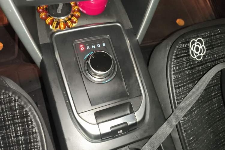 Used Land Rover Discovery Sport 2017 2.0T SE Gear Lever