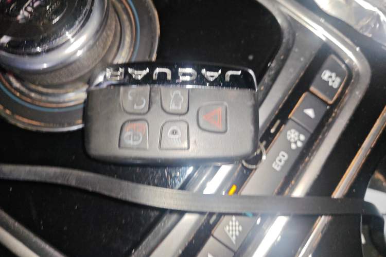 Used Jaguar F-PACE 2016 2.0T Two-Wheel-Drive R-Sport Sport Edition
