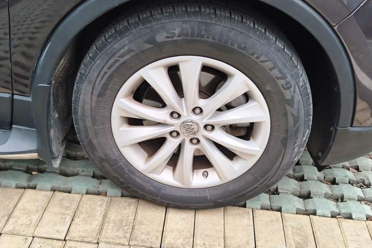 Used Buick Envision 2017 28T Four-Wheel Drive Elite Model Right Front Wheel Hub