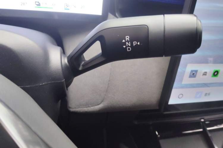 Used Lynk & Co 08 EM-P 2023 220 km Limited-Time Edition Gear Lever