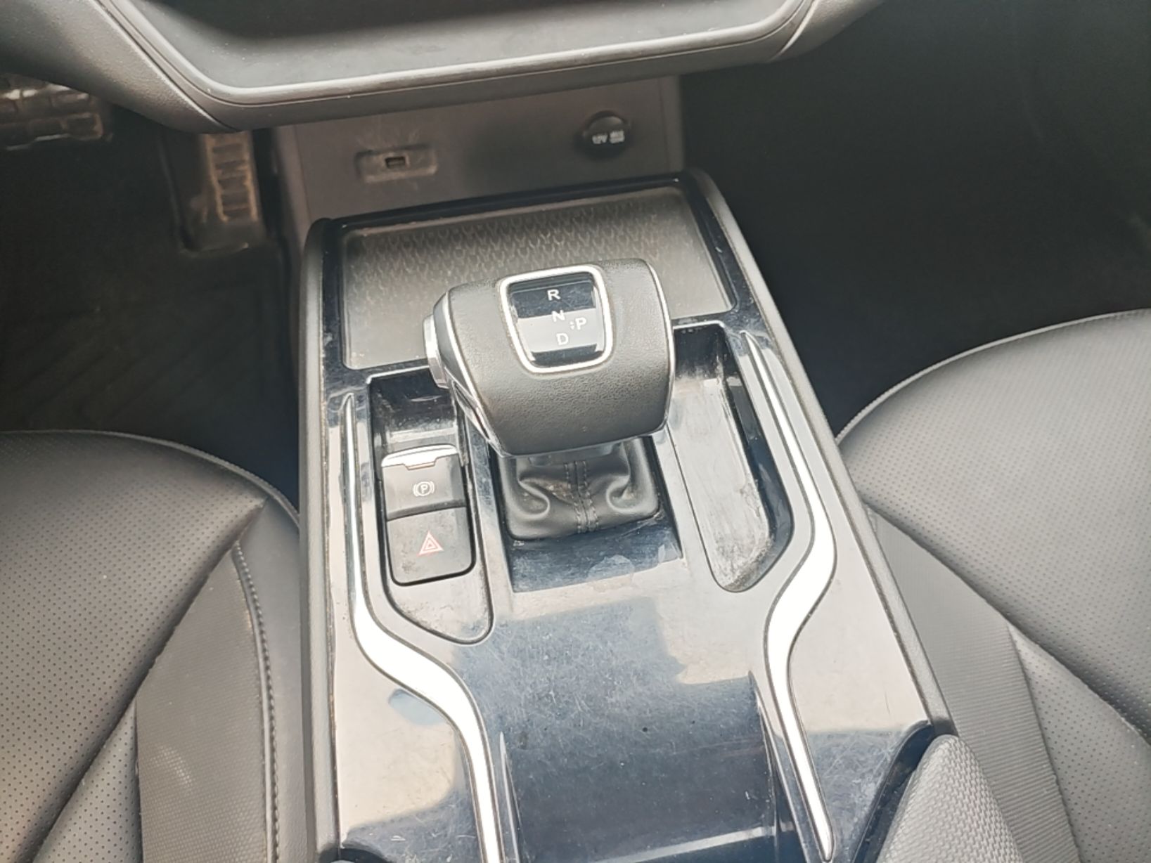 Hongqi E-QM5 2023 Revised Version Basic Travel Edition — снимка 16