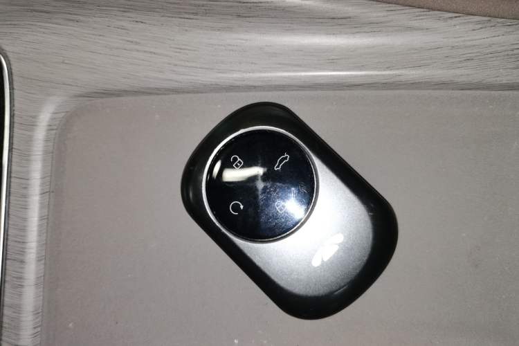 Used Chery Fengyun T8 2025 1.5T 130km Deluxe Version 5 Seats Vehicle Key