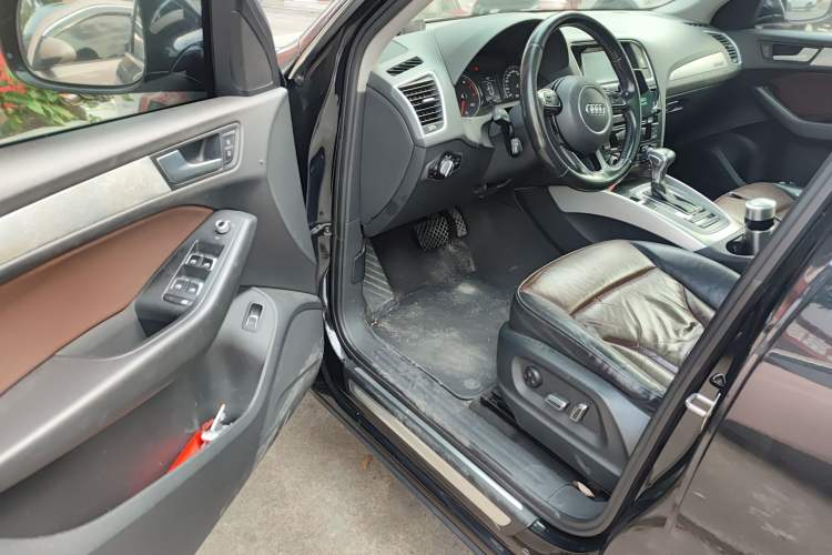 Used Audi Q5 2015 40 TFSI Technology Edition Driver Seat