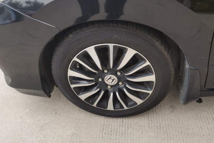 Used Honda Crider 2013 1.8L automatic luxury edition Left Front Wheel Hub
