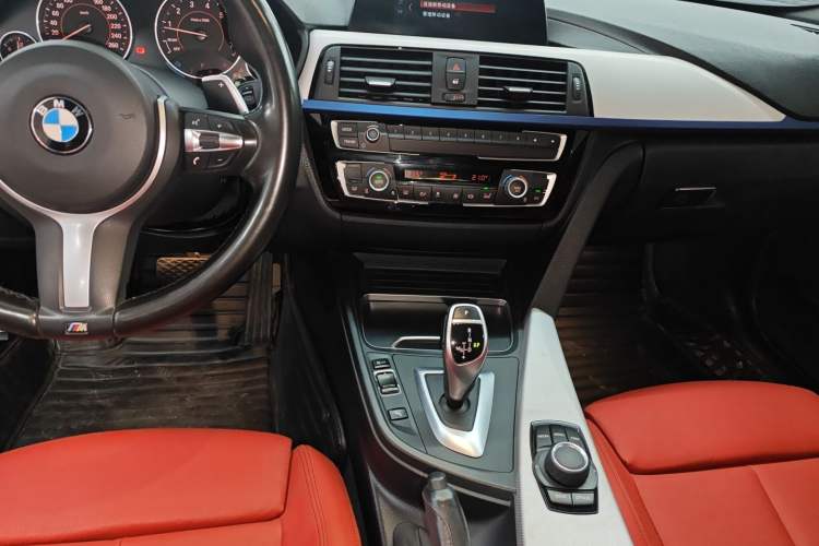 Used BMW 3 Series 2019 320i M Sport Package Audio And AC Panel