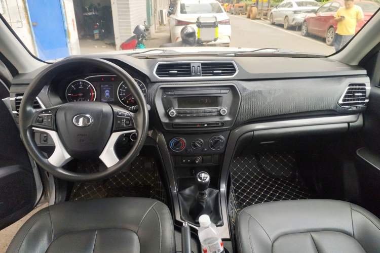 Used Great Wall Wingle 5 2020 2.0T Diesel Two-Wheel-Drive Elite Version Big Double Cab China VI Standard GW4D20M Center Console