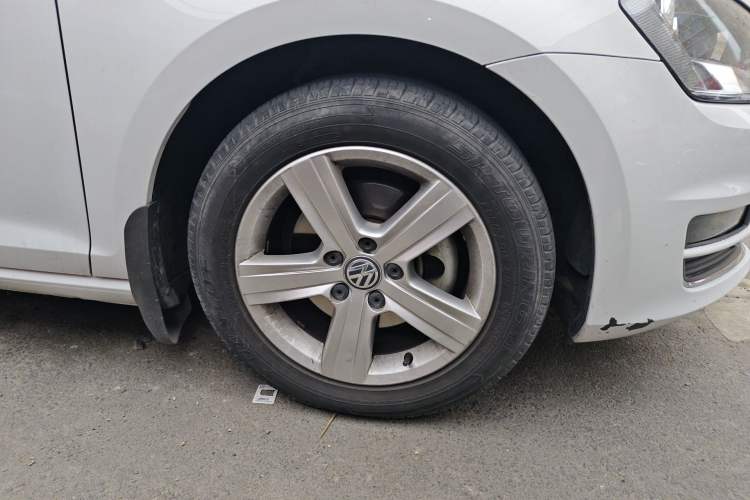 Used Volkswagen Golf 2017 1.6L Automatic Comfort Million-Vehicle Anniversary Edition
