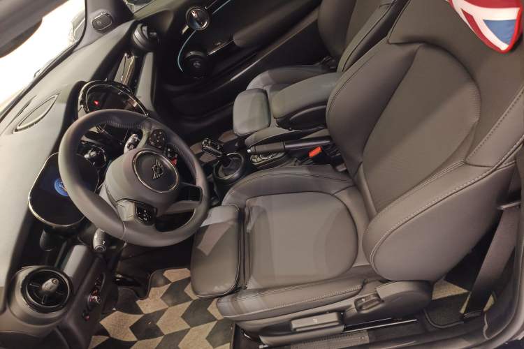 Used MINI 2023 Updated 1.5T COOPER Artist