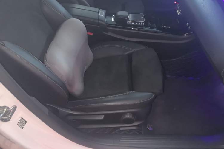 Used Mercedes-Benz A-Class 2022 Second Facelift A 200 L Sport Sedan Fashion Version
