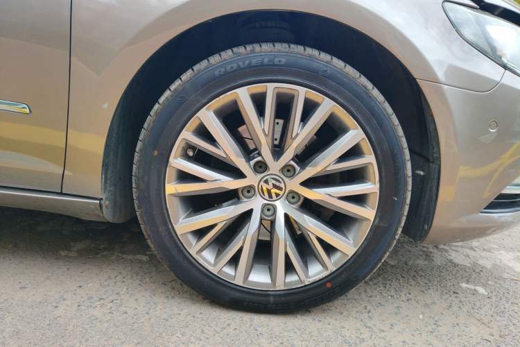 Used Volkswagen FAW-Volkswagen CC 2013 2.0 TSI Prestige Model Right Front Wheel Hub