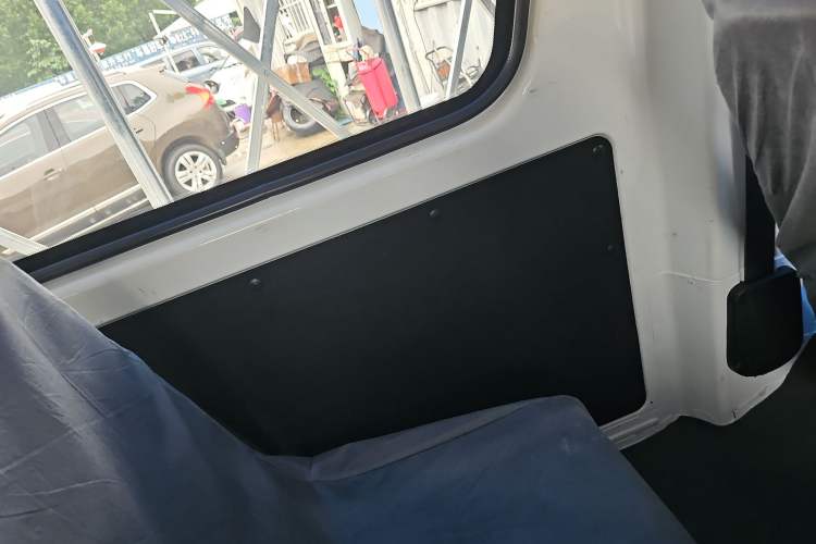 Used Chana Ruixing EM80 2025 Passenger Version Comfort Edition 6-Seater 300 km Dual-Swing Doors