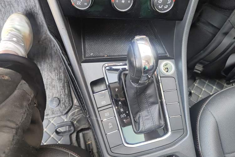 Used Volkswagen Bora 2020 1.5L Automatic Comfort Model Gear Lever