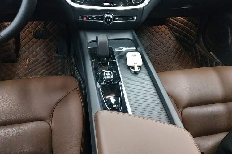 Used Volvo S60 2024 B4 Zhiyi Luxury Edition