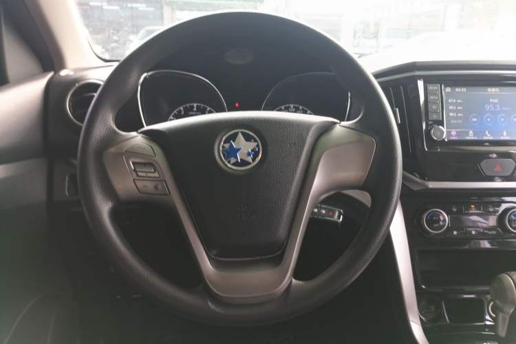 Used Venucia T70 2016 2.0L CVT Smart Edition