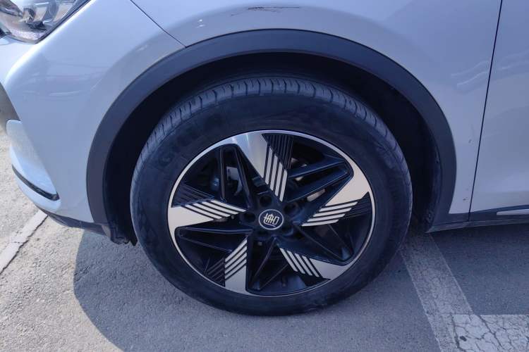 Used BYD Tang New Energy 2024 DM-i Glory Edition 112KM Prestige Model Exterior 4