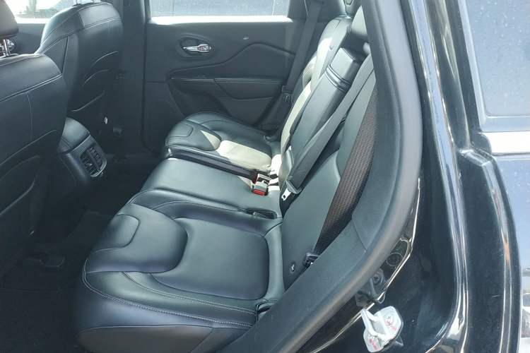 Used Jeep Cherokee 2016 2.4L Leading Edition