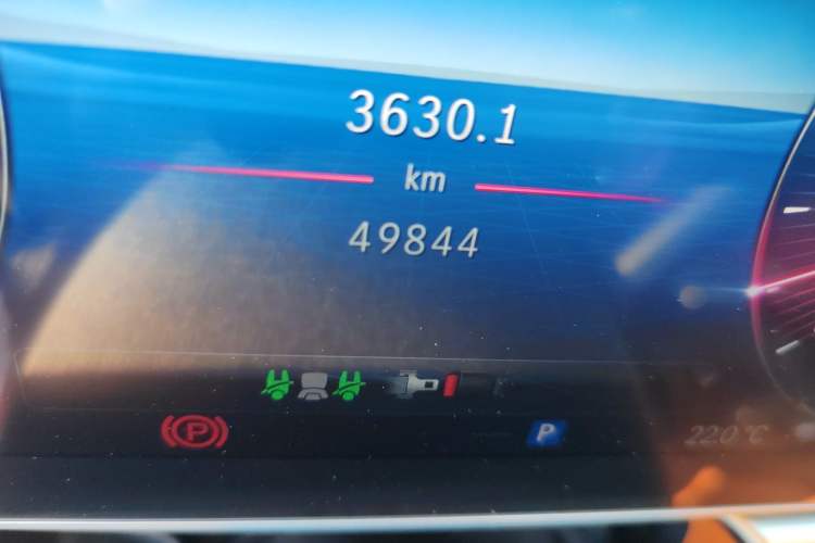 Used Mercedes-Benz S-Class 2023 S 400 L Business Model Odometer Close Up