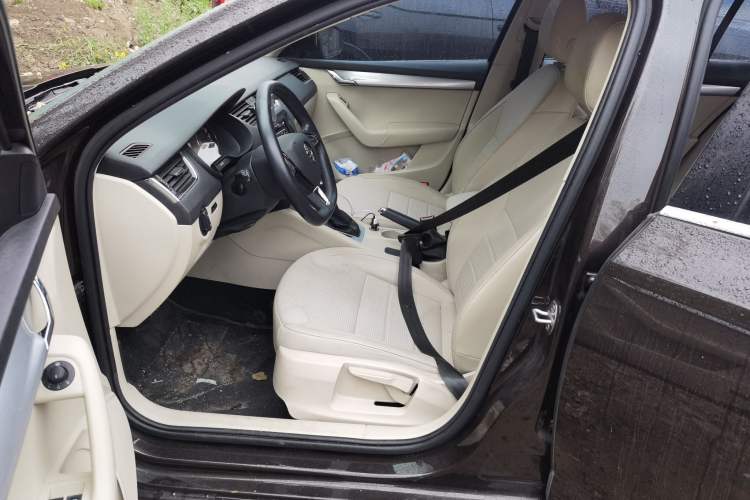 Used Skoda Octavia 2015 1.6L Automatic Yijie Edition Left Front Seat