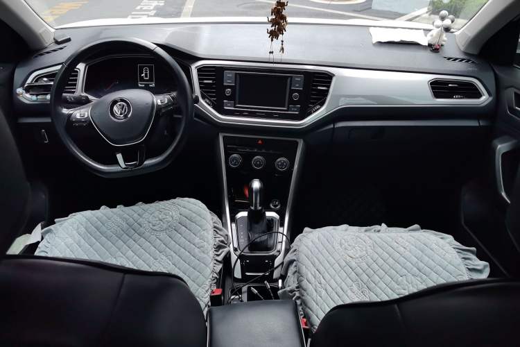 Used Volkswagen T-ROC 2019 280TSI DSG Two-Wheel Drive Advanced Version China VI Standard Center Console