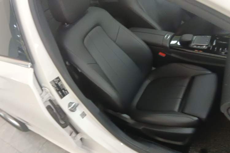 Used Mercedes-Benz A-Class 2022 Restyled A 200 L Sport Sedan Fashion Version Right Front Seat