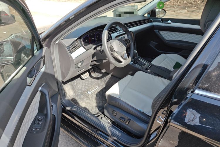 Used Volkswagen Magotan 2024 2 Million Units Zhongxiang Version 330TSI DSG Luxury Edition